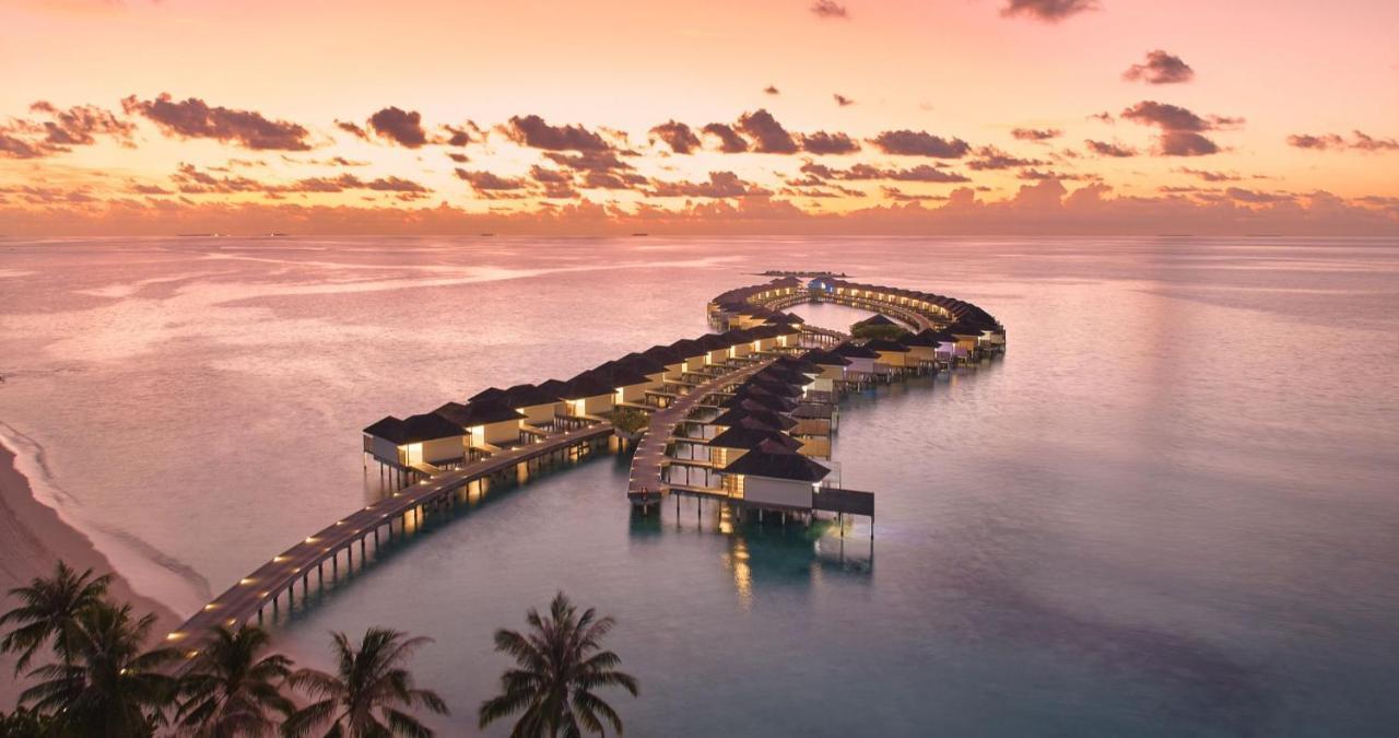 Kandima Maldives - 50 Percent Off On Return Domestic Flight Transfers On Stays 4 Nights Or More Between 01 Apr & 10 Oct 2025 Kudahuvadhoo Esterno foto The resort at sunset