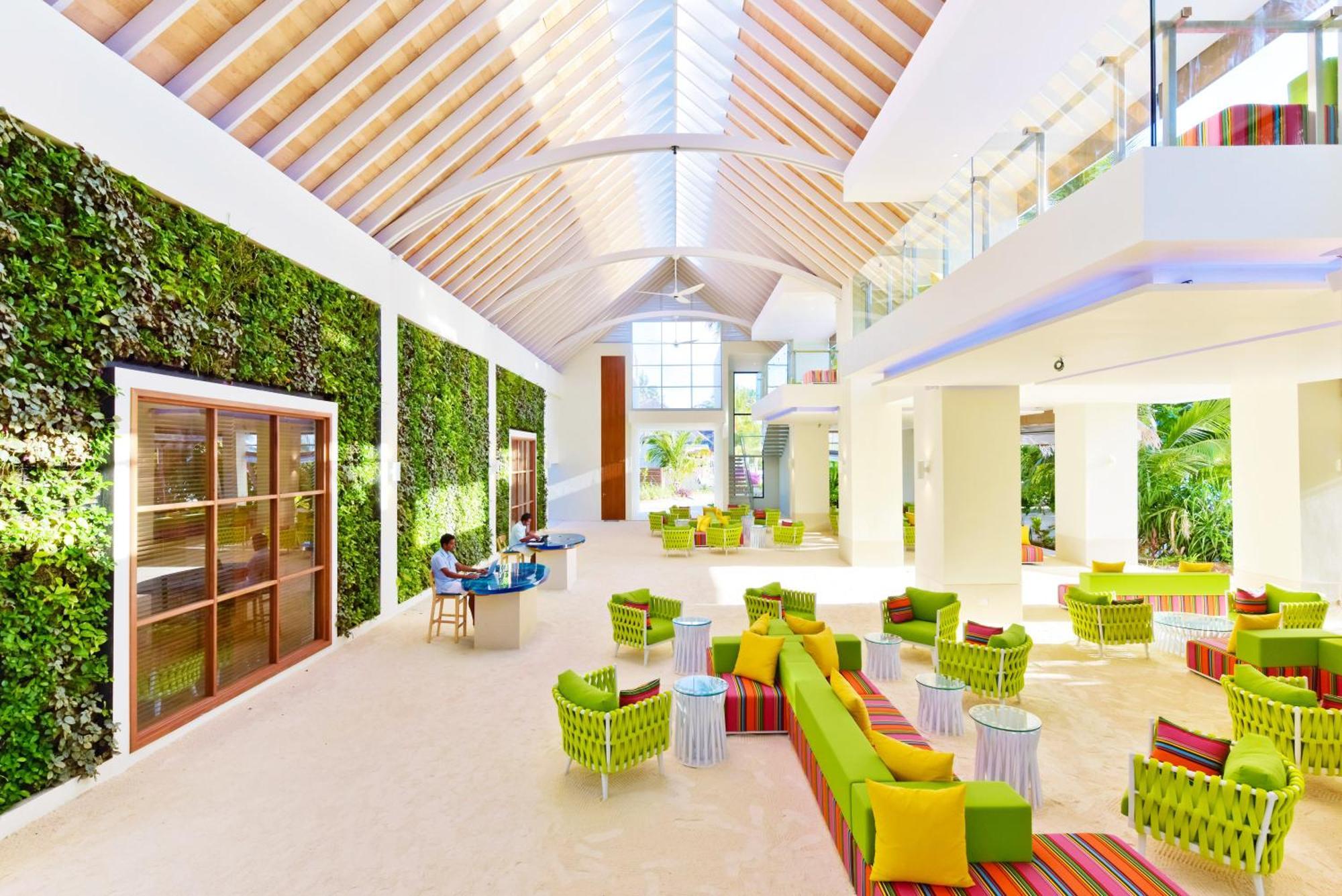 Kandima Maldives - 50 Percent Off On Return Domestic Flight Transfers On Stays 4 Nights Or More Between 01 Apr & 10 Oct 2025 Kudahuvadhoo Esterno foto The lobby of the hotel